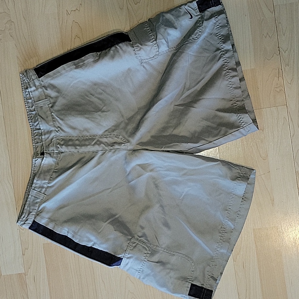 Vintage Nike Baggy Y2K Cargo Polyester Outdoor Shorts Mens Xl Silver/Navy